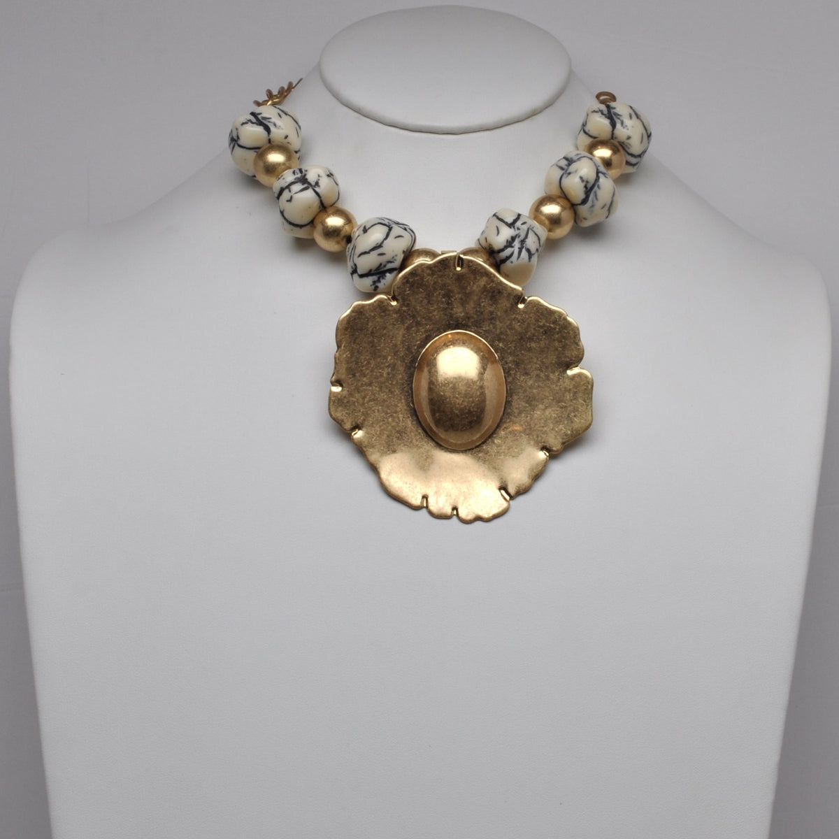 Hammered Medallion Marbled Bead Necklace