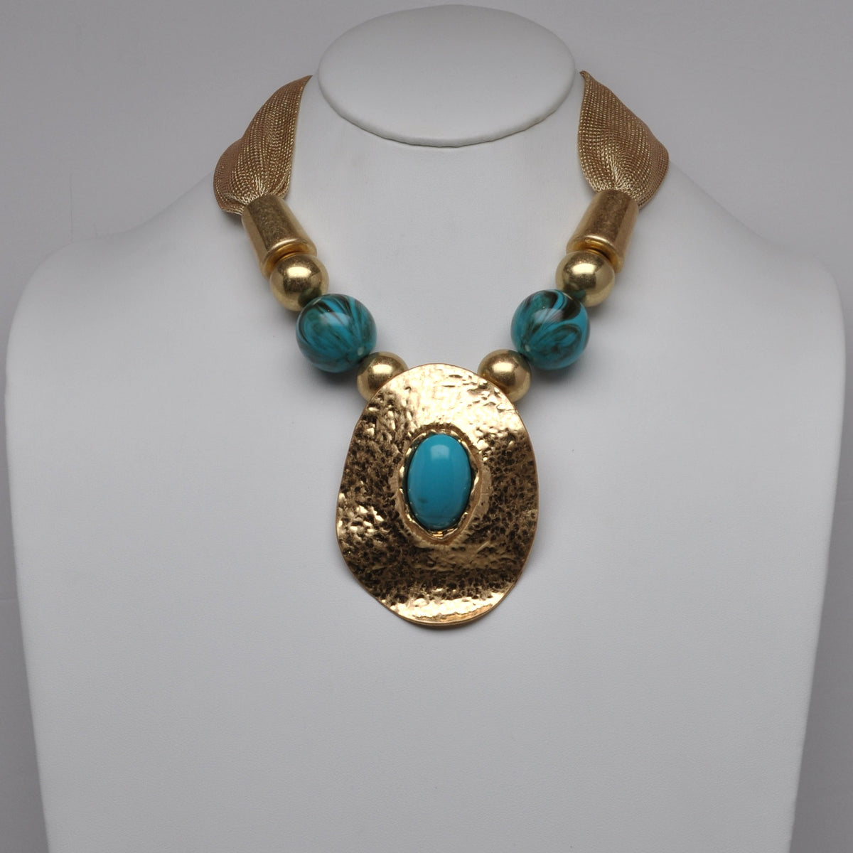 Hammered Oval Shield Mesh Necklace