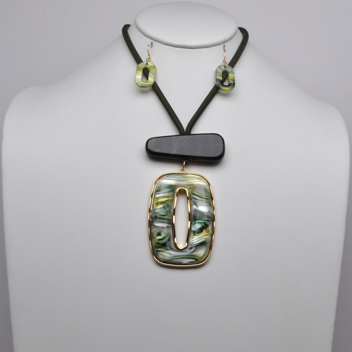 Geometric Resin Pendant Cord Necklace Set