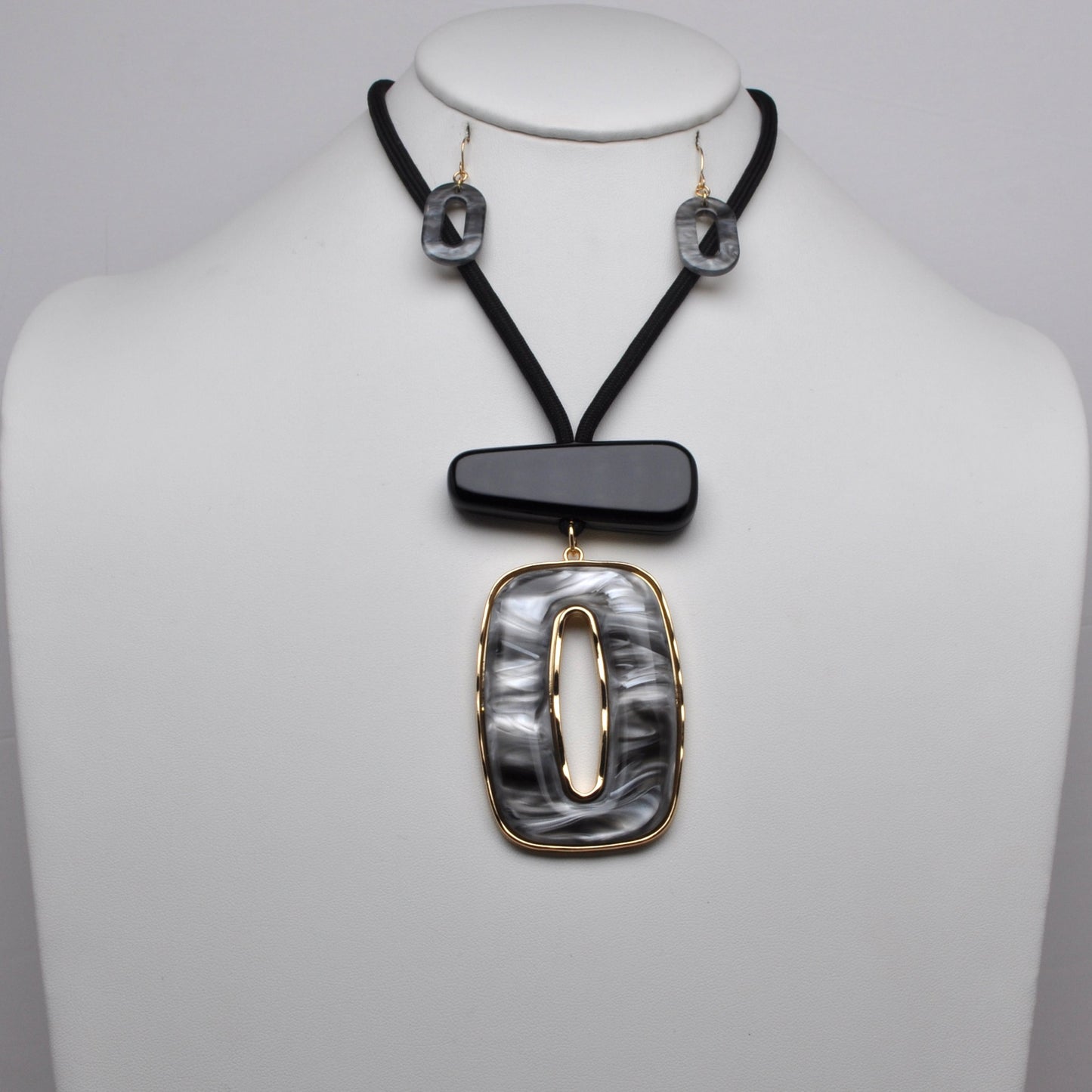 Geometric Resin Pendant Cord Necklace Set