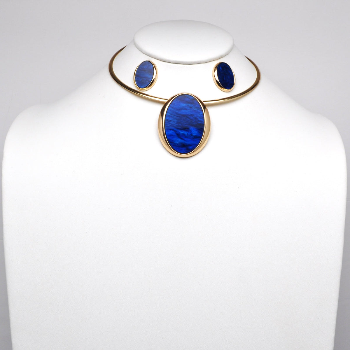 Lucite Matching Pendant Collar Necklace