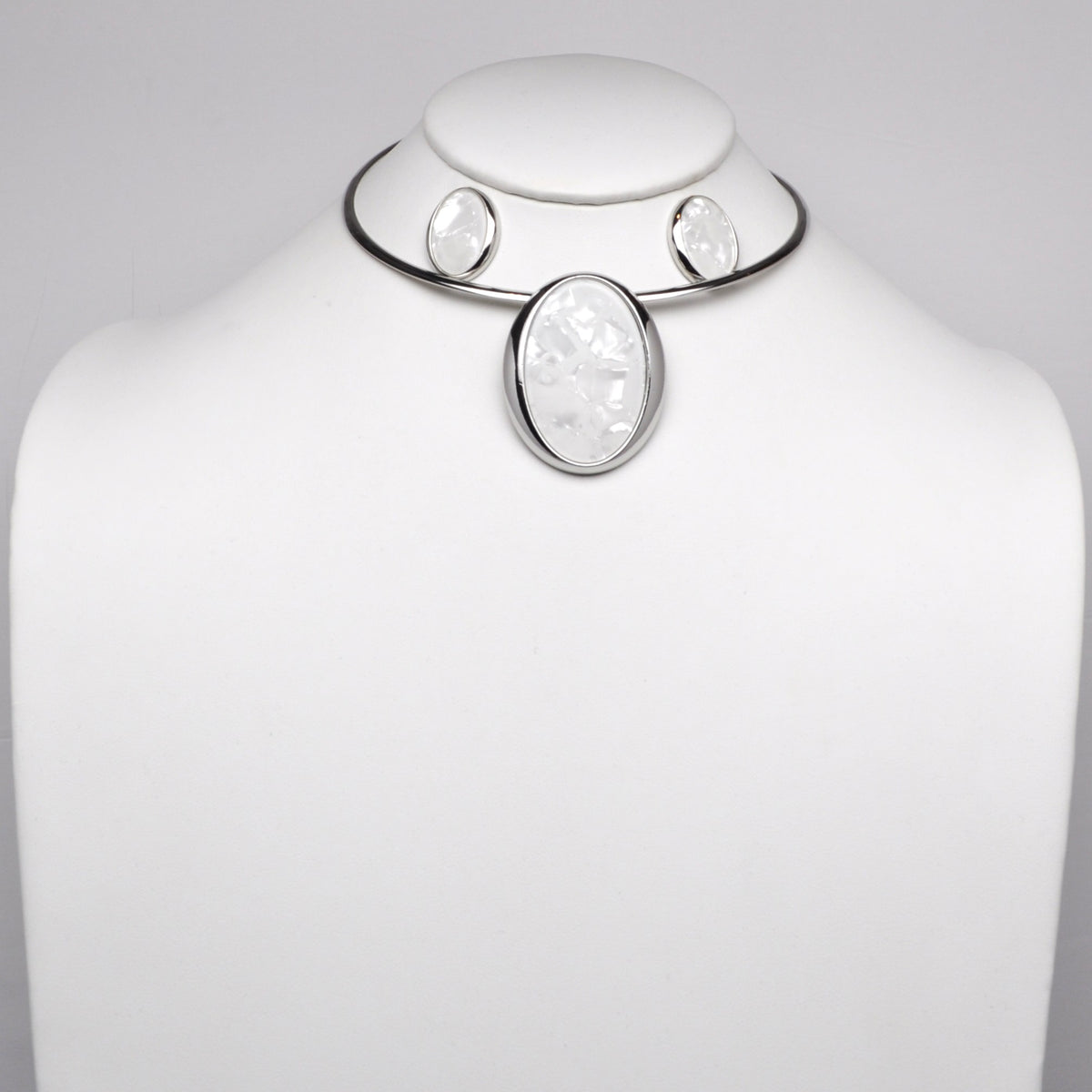 Lucite Matching Pendant Collar Necklace