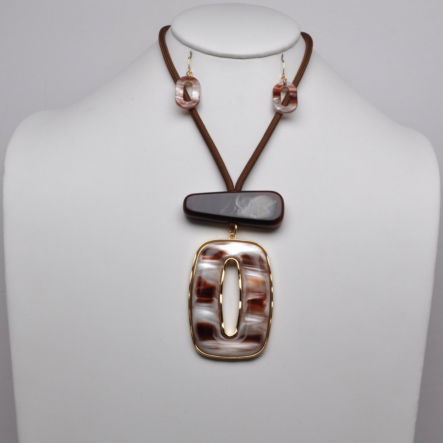 Geometric Resin Pendant Cord Necklace Set