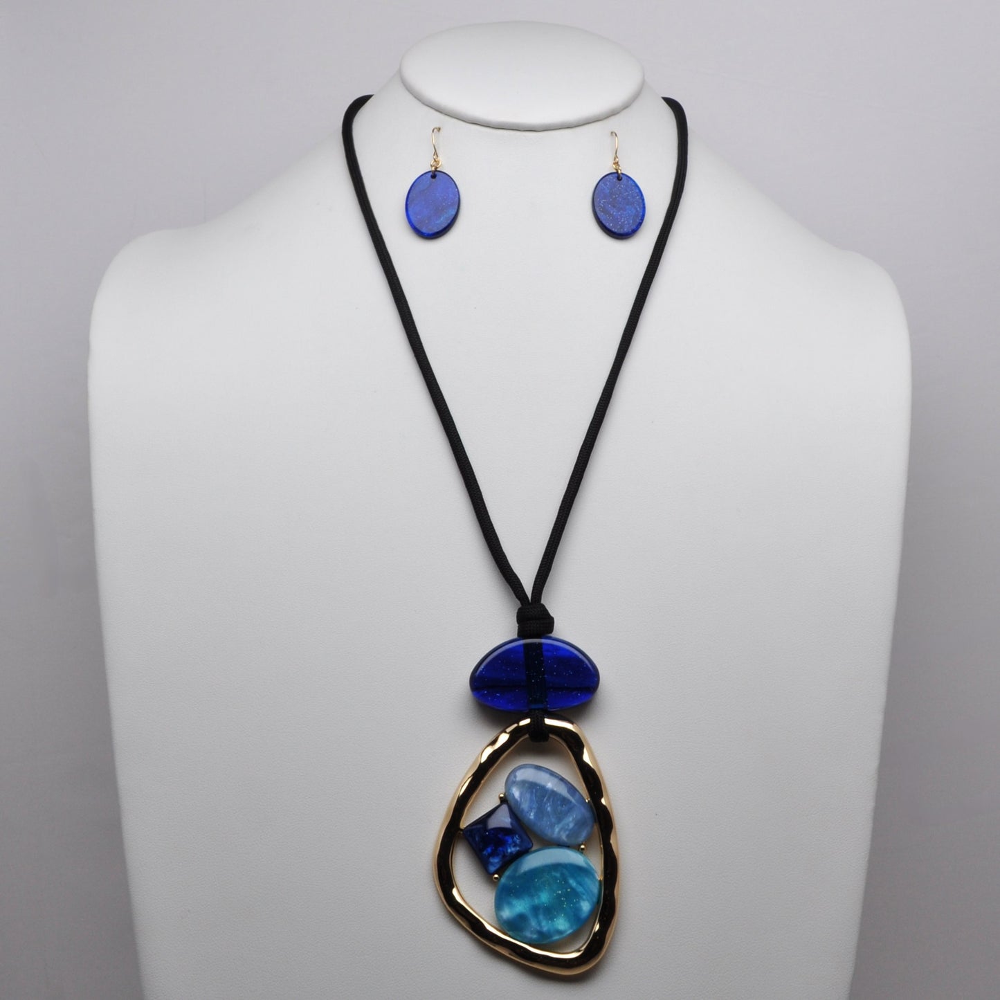 Textured Metal Lucite Mix Pendant Adjustable Cord Necklace
