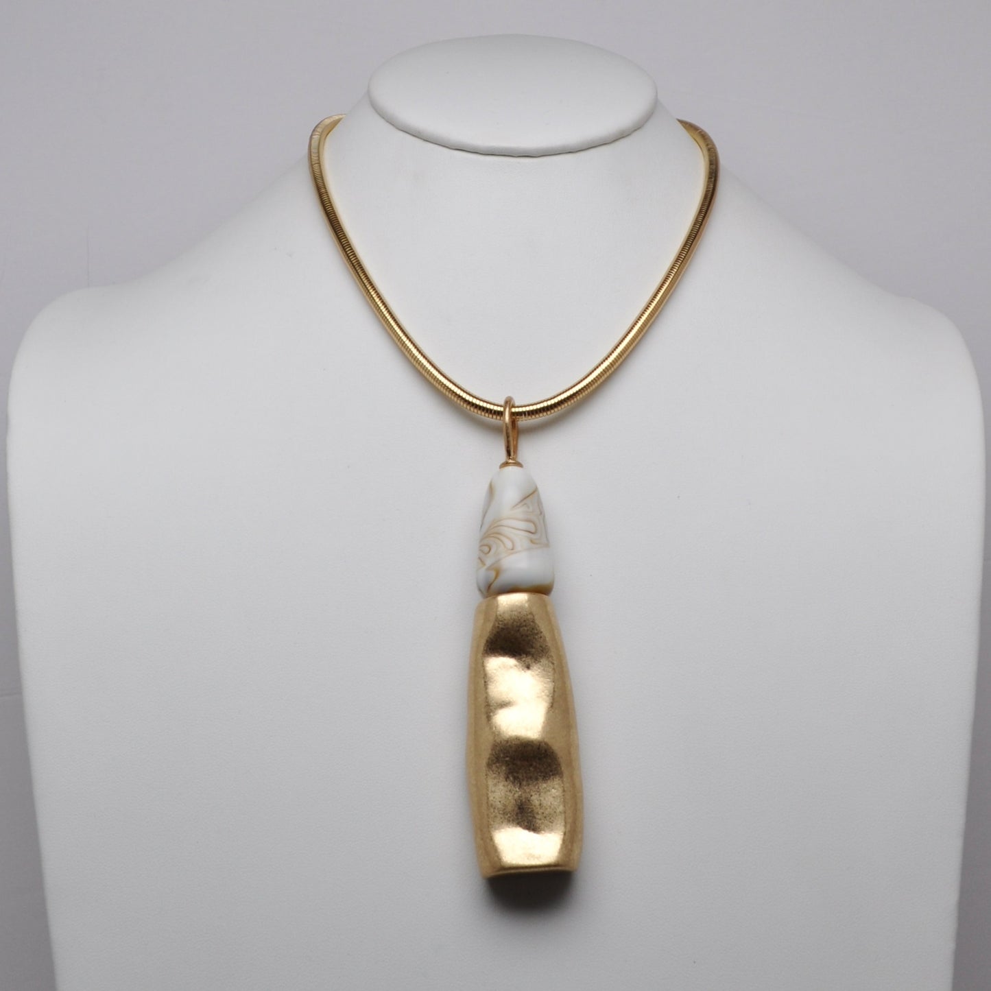 Marble Lucite and Hammered Bar Pendant Necklace