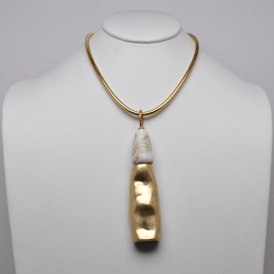 Marble Lucite and Hammered Bar Pendant Necklace