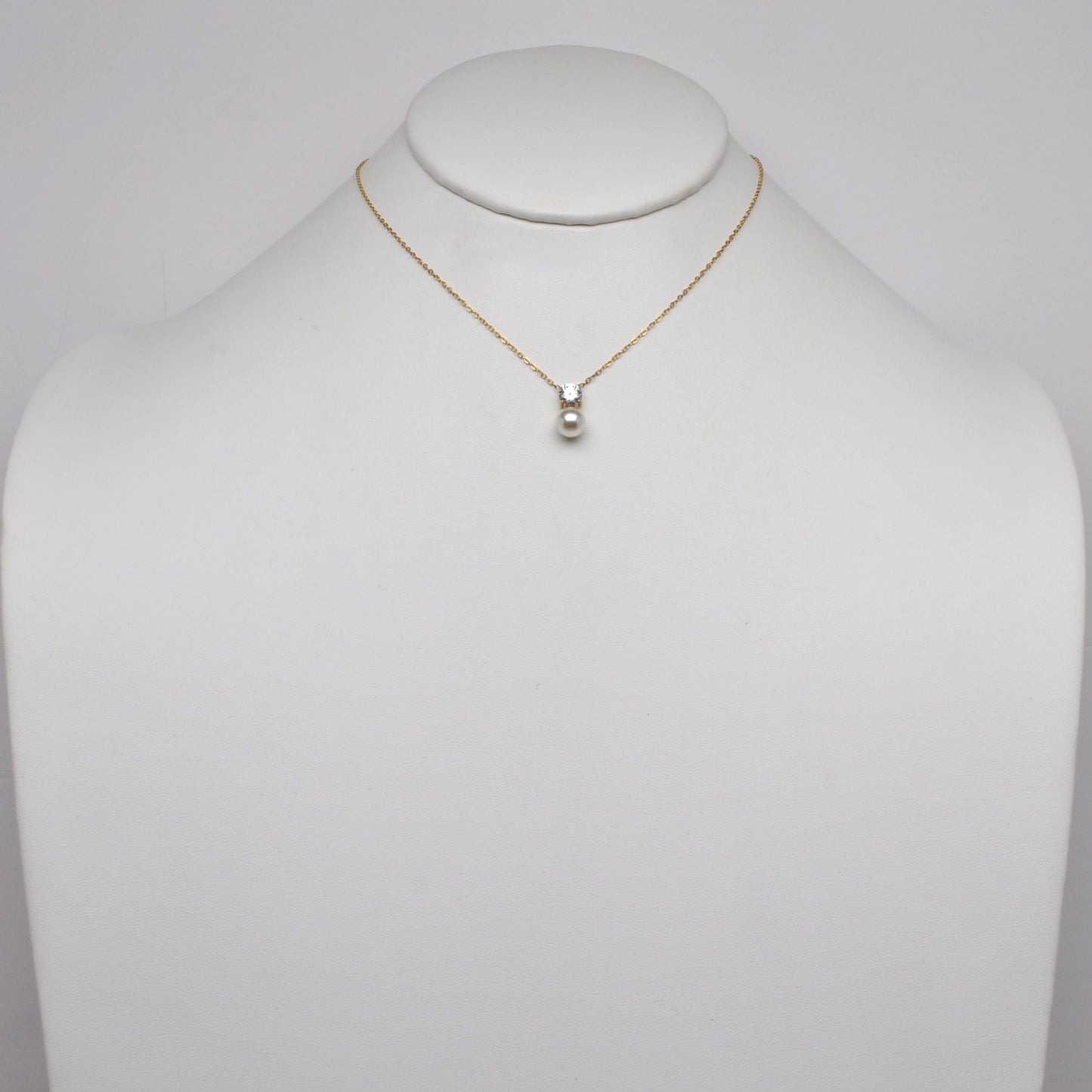 Dainty Pearl Pendant Necklace