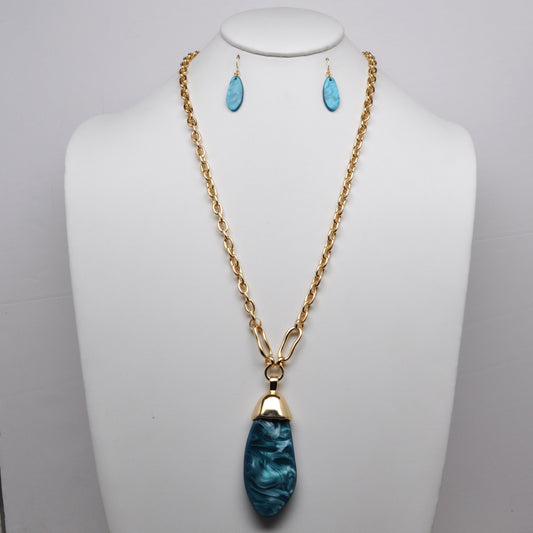 Pebble-Shaped Pearlescent Resin Pendant Cable Chain Necklace