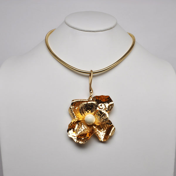 Hammered Flower Pendant Design Necklace