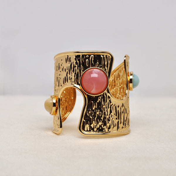 Lucite pebble Design w/Wide Wood Textured Cuff