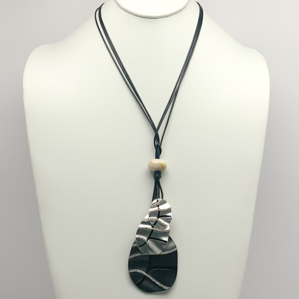 Wavy Metal Drop Necklace