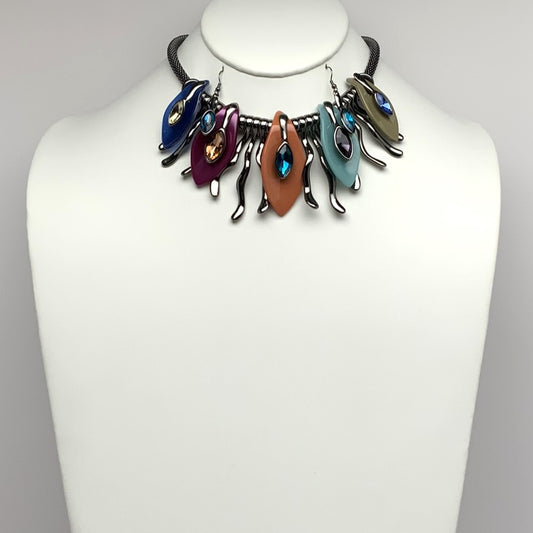 Short Mesh Chain with Lucite/Enamel and Metal Spikes and Petals