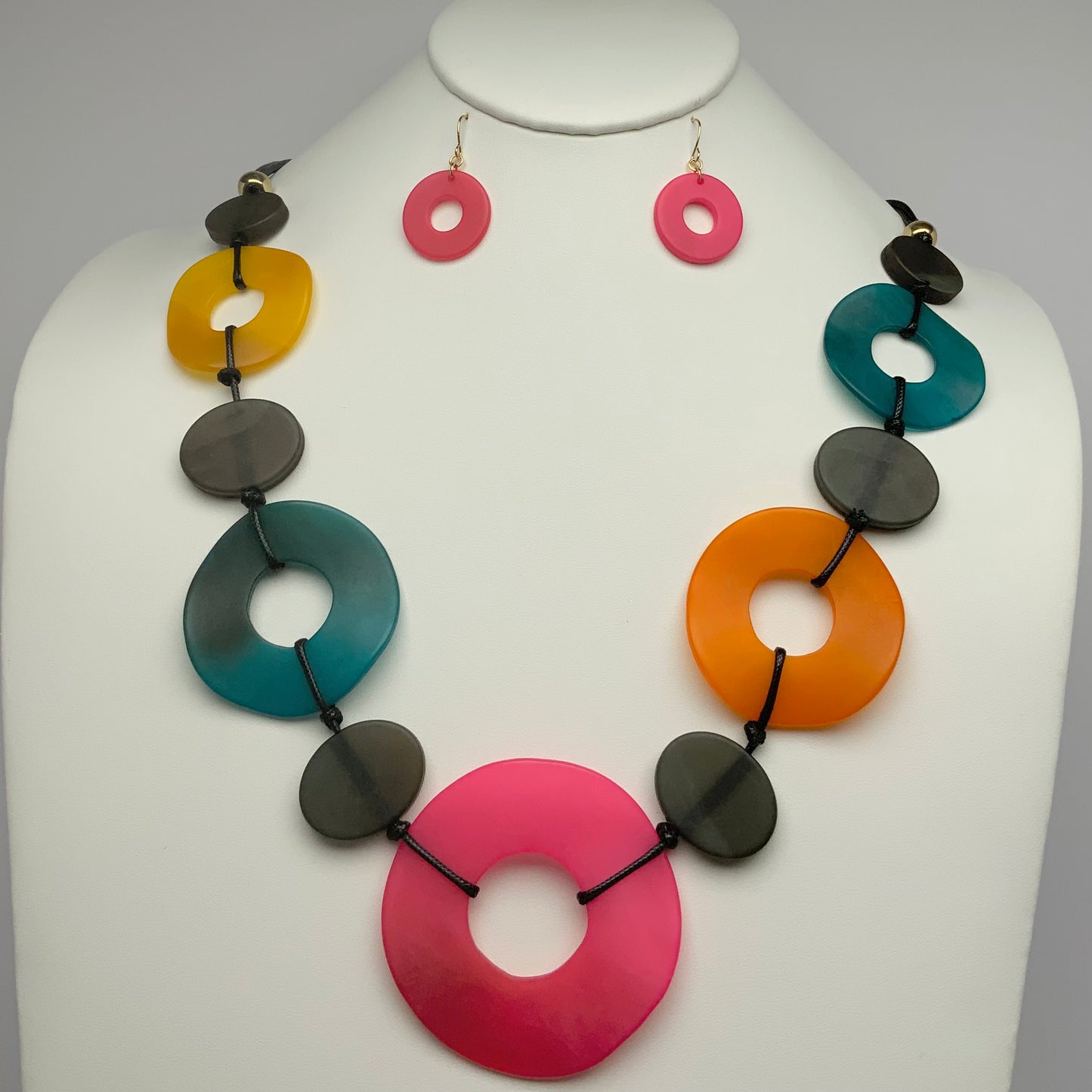 Lucite Hoops Necklace Set