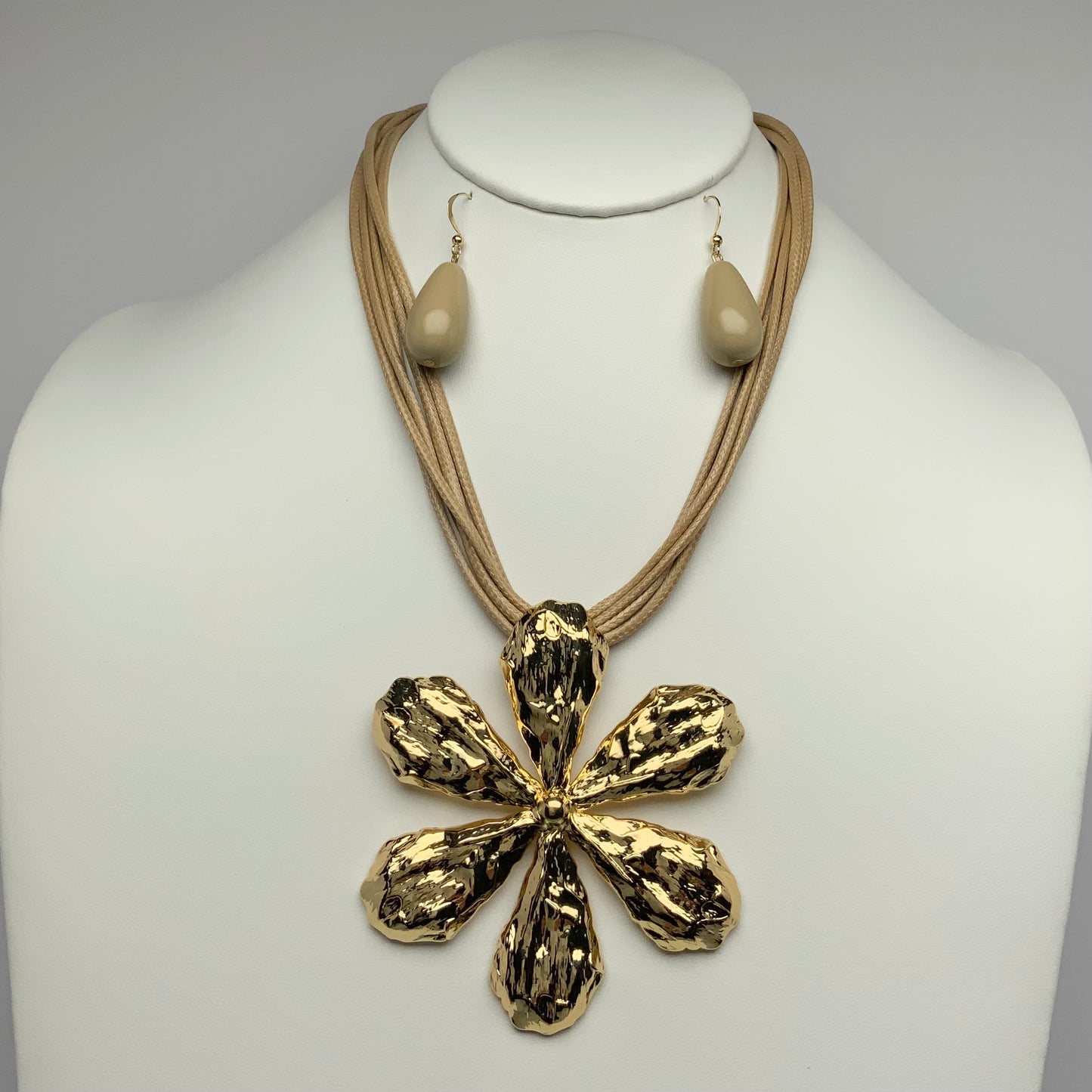 Metal Flower Necklace Set