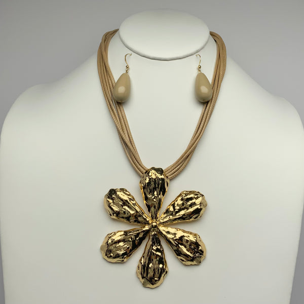 Metal Flower Necklace Set