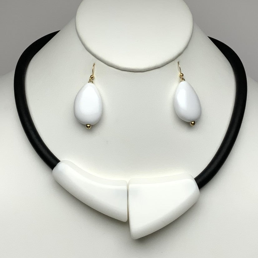 Magnetic White Necklace