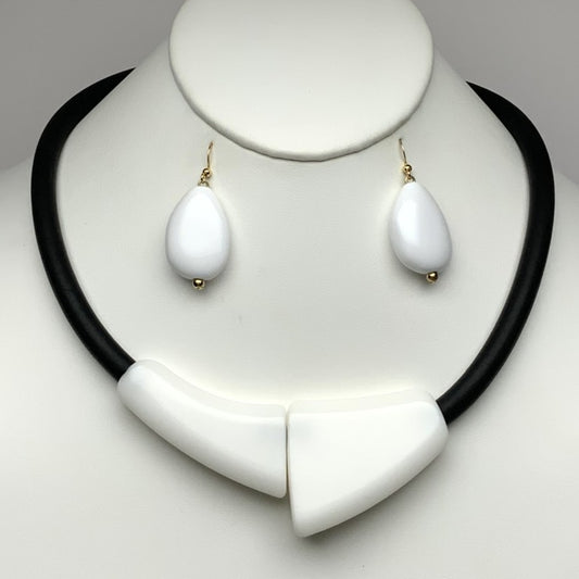 Magnetic White Necklace