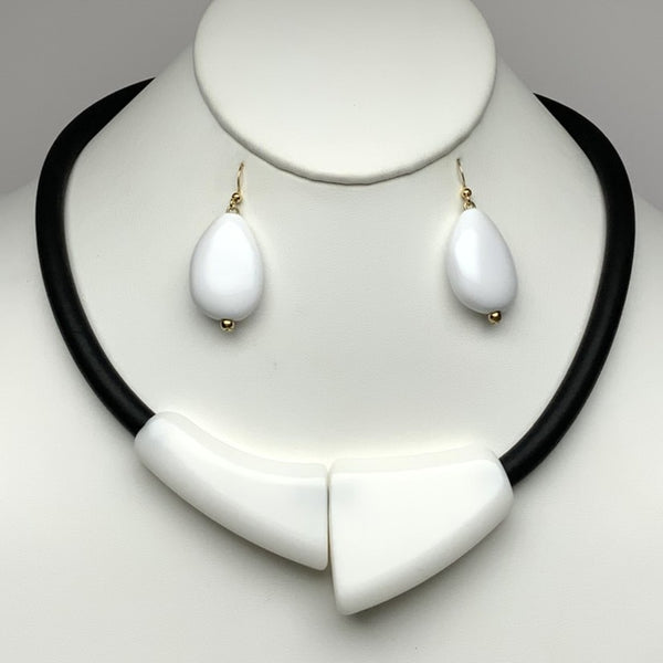Magnetic White Necklace