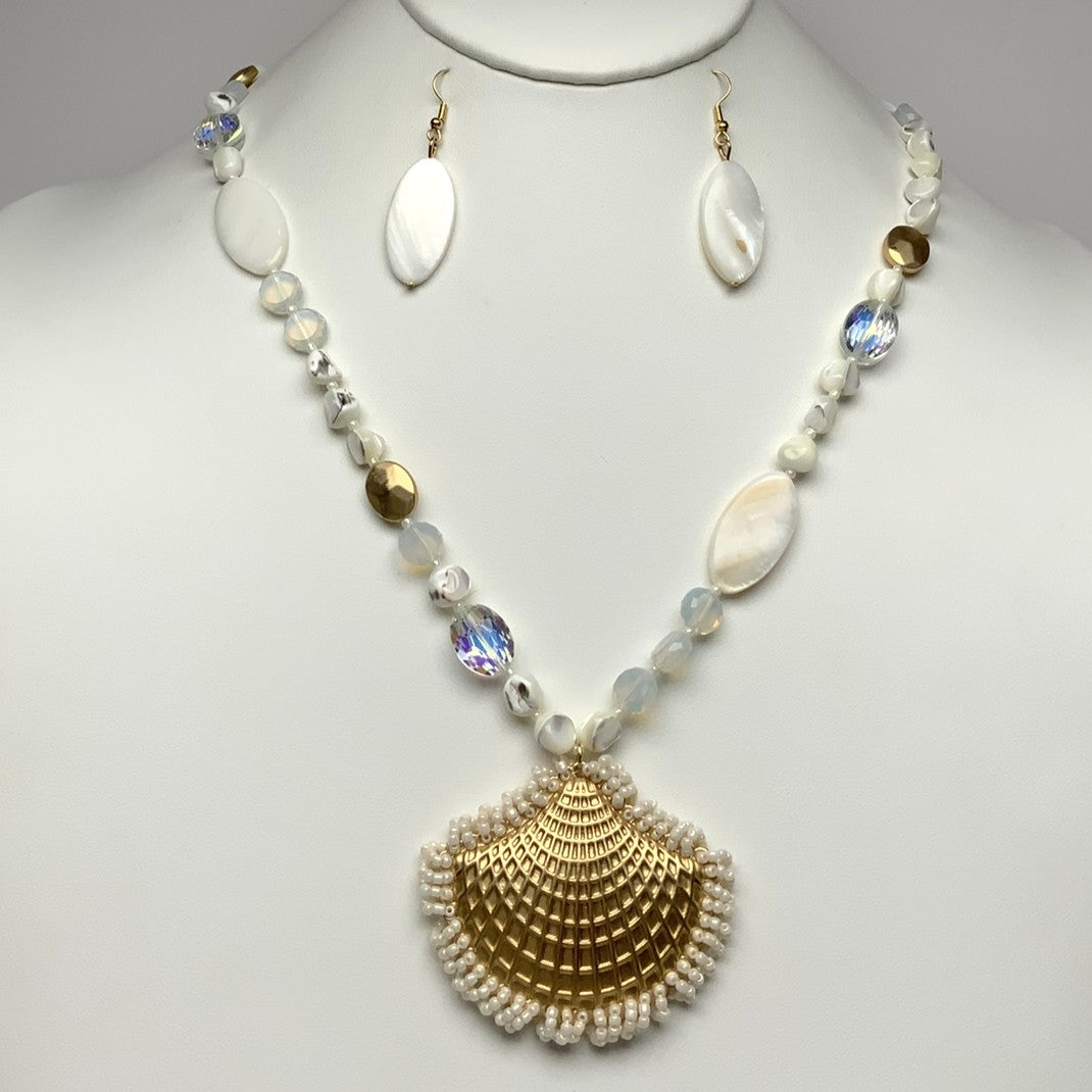 Seashell glass beaded Necklace