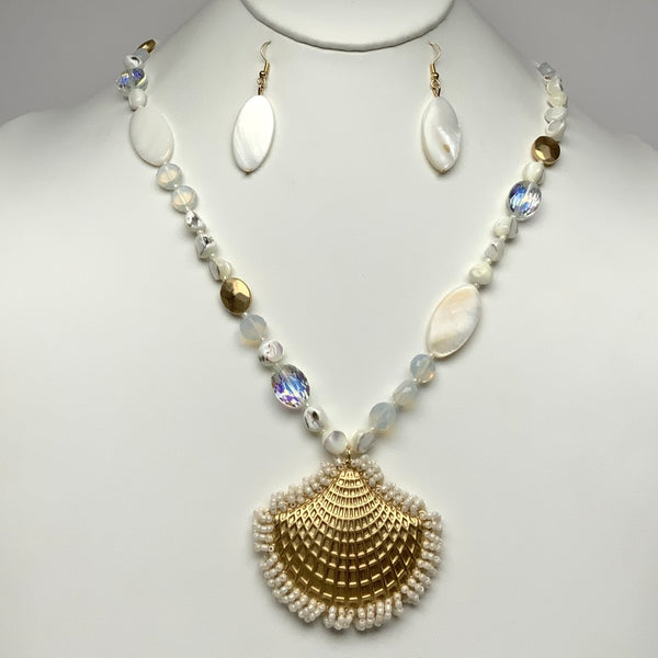 Seashell glass beaded Necklace