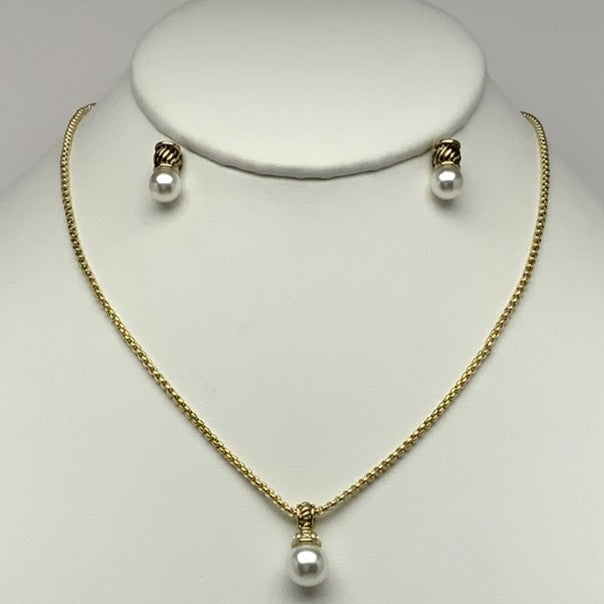 Gold pearl Necklace