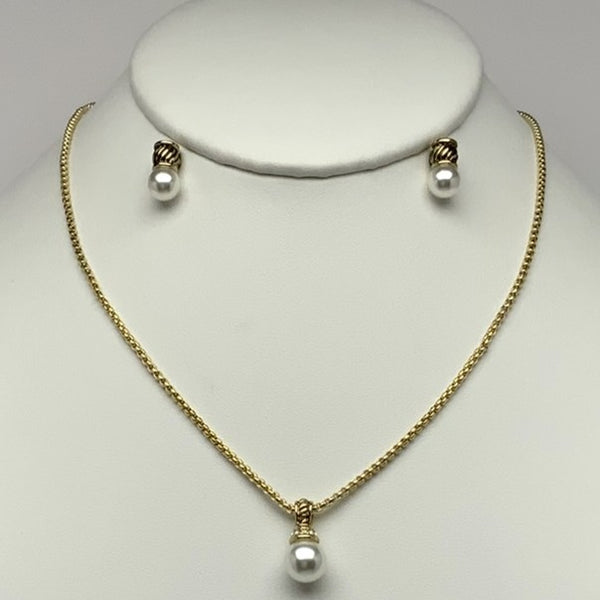 Gold pearl Necklace