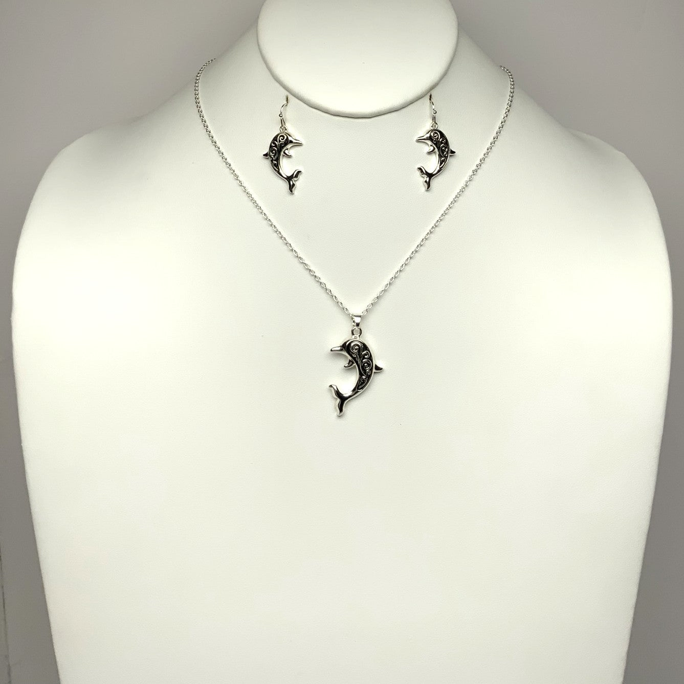 Western Style Dolphin Necklace Set