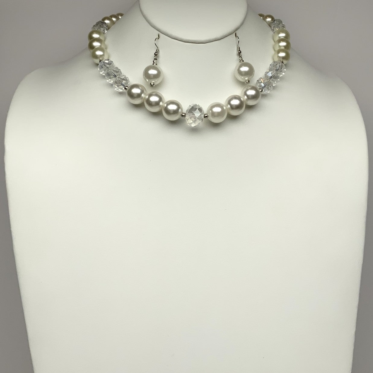 Short Pearl and Crystal Necklace Set