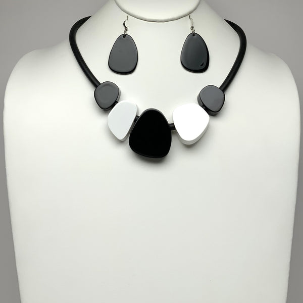 Short Rubber Cord with Flat Lucite/Acrylic Spacers Necklace Set