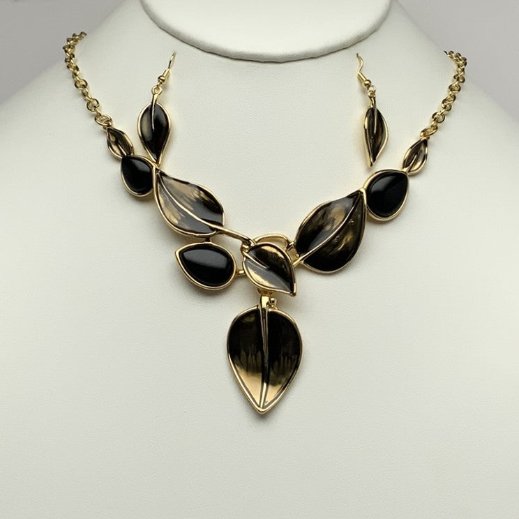 Enamel Leaf Necklace Set