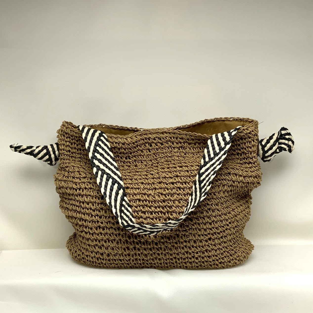 Straw Knot Shoulder Strap Bag