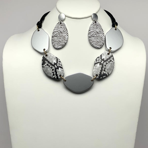Animal Print Lucite Shape Cord Necklace Set