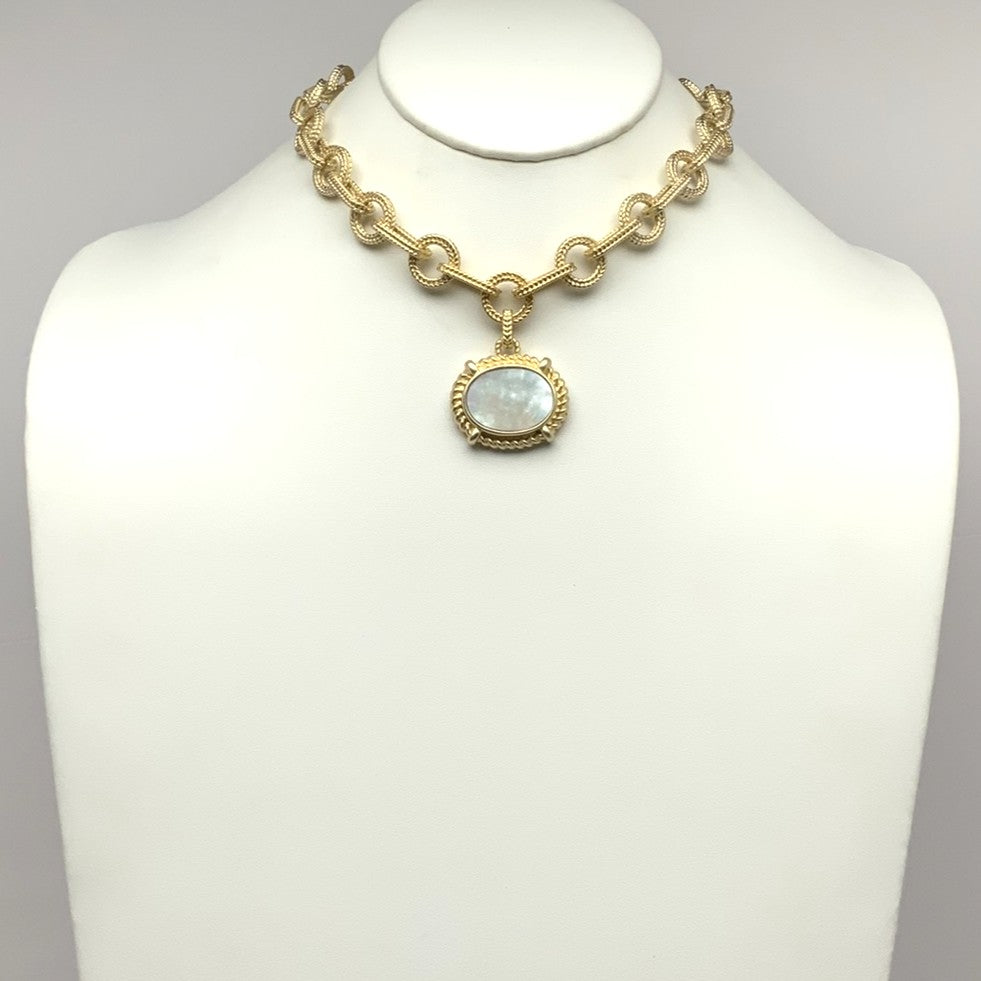 Chunky Chain Pearlescent Pendant Necklace