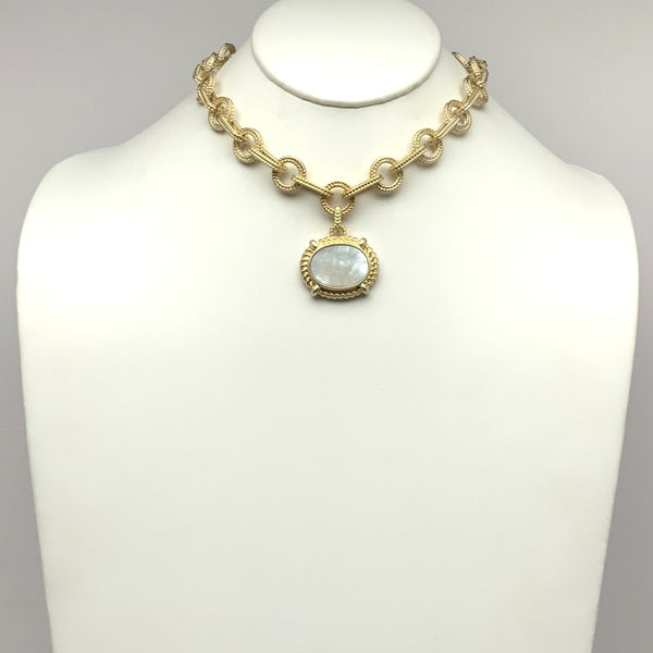 Chunky Chain Pearlescent Pendant Necklace