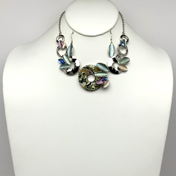 Ribbed Leave Circle Bib style Necklace Set