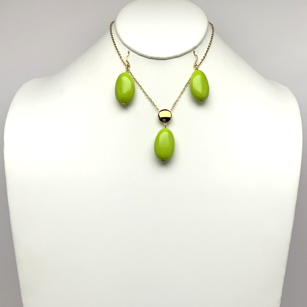 Lucite Stone Pendant Chain Necklace Set