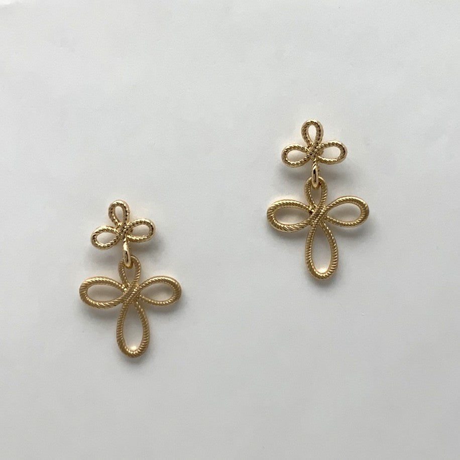 Ribbed Two Twist Earrings