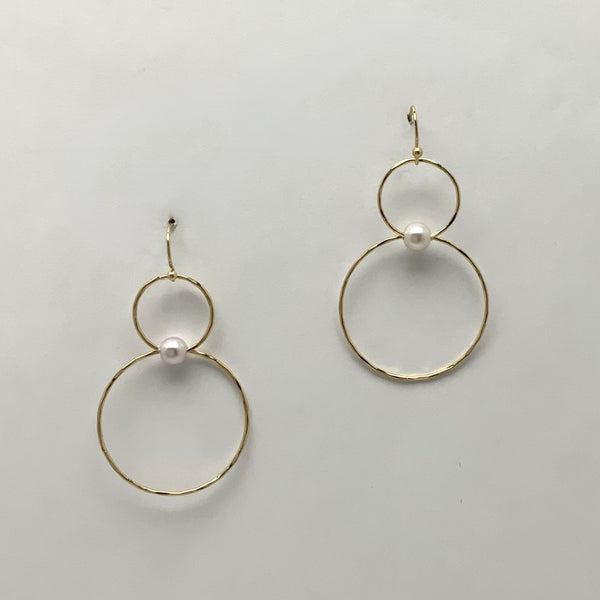 Two Circle Pearl Hold Earrings