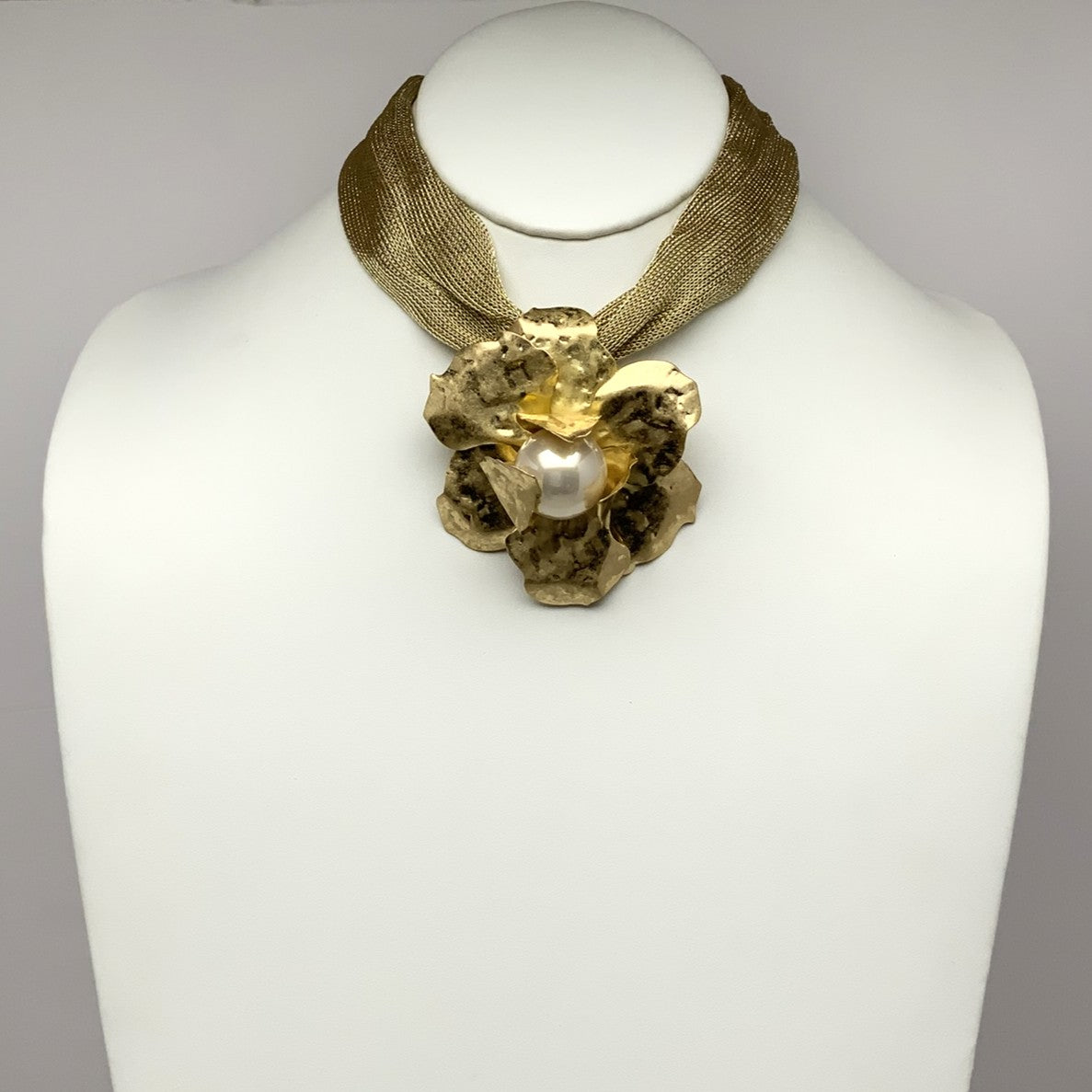 Metal Flower Pearl Mesh Necklace