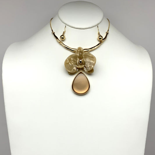Lucite Flower Teardrop Necklace Set