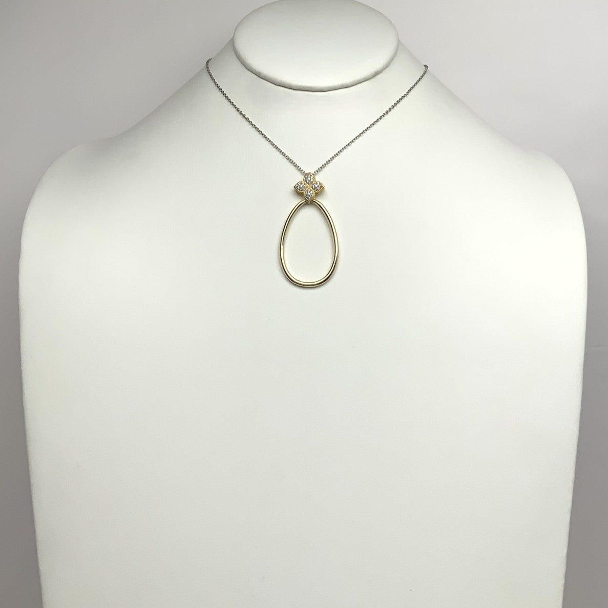 Flower W/Oval Pendant Necklace