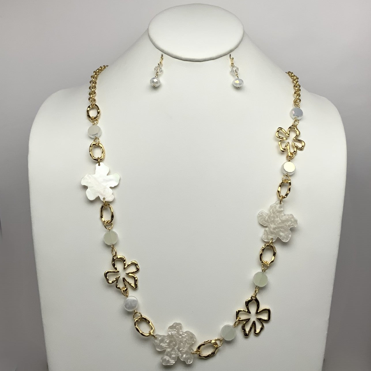 Flower Lucite Chain Necklace Set