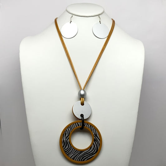 Cord Circle Zebra Necklace