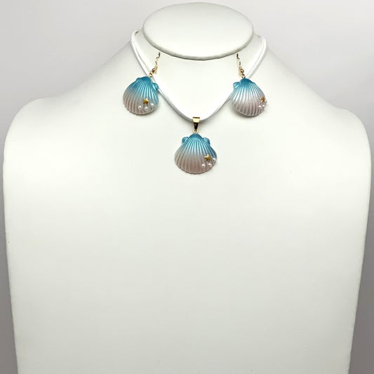 Clam Shell Pendant Velvet Cord Necklace