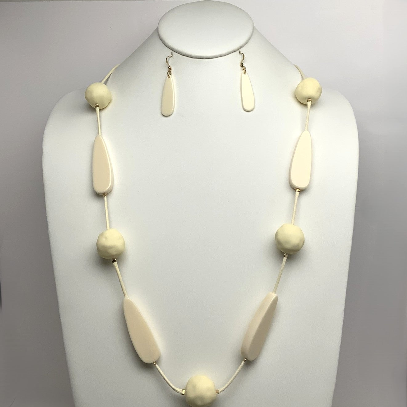 Textured Ball Lucite Cord Necklace Set