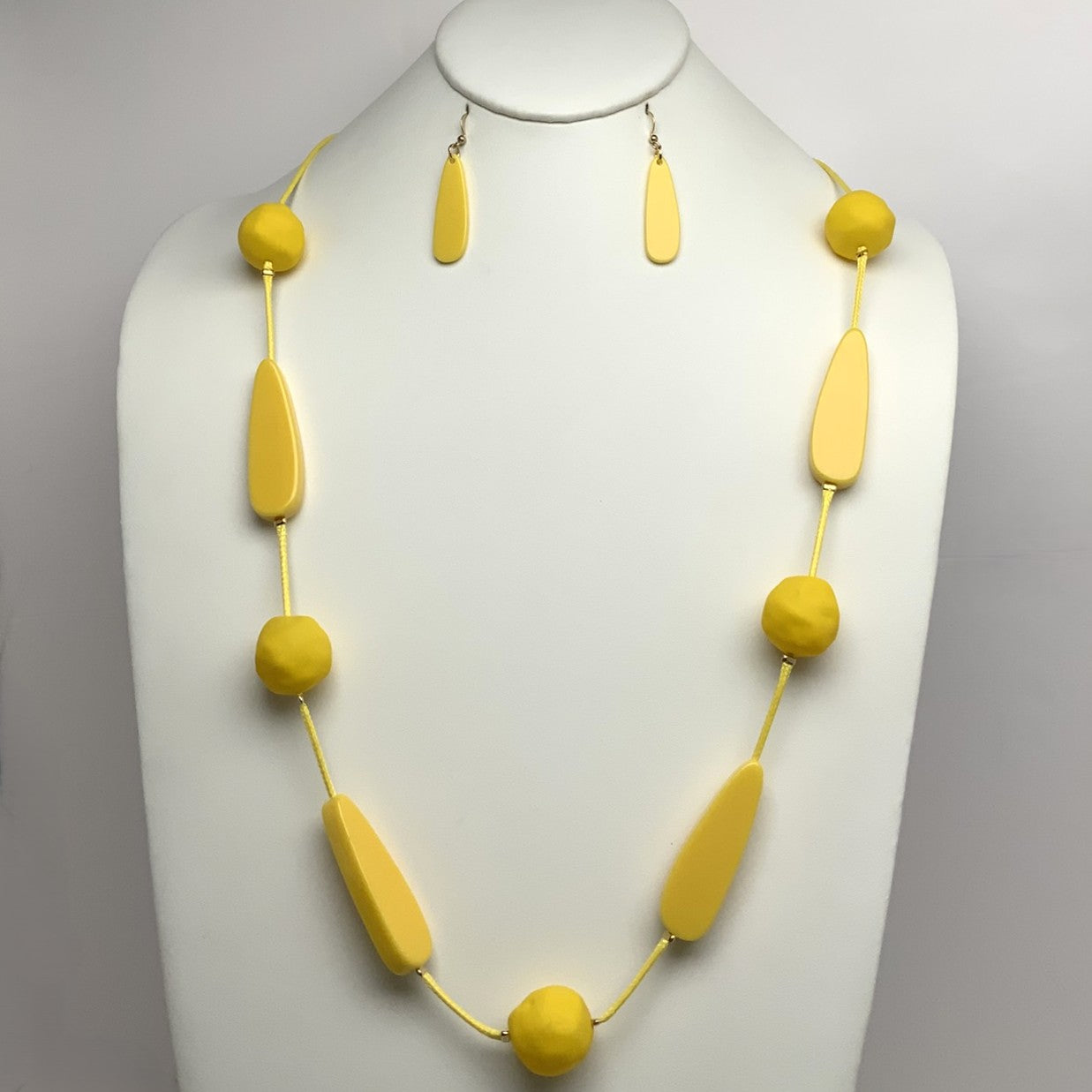 Textured Ball Lucite Cord Necklace Set