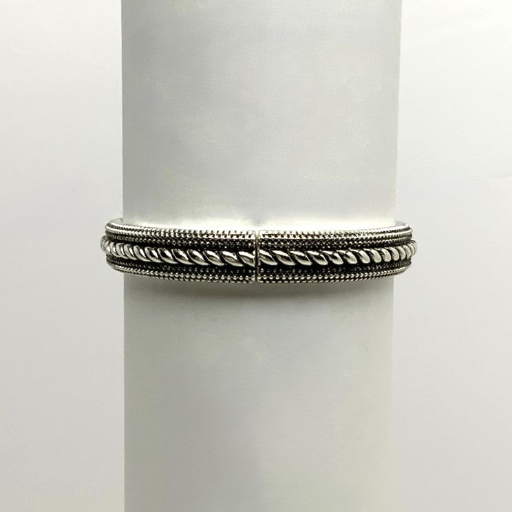 Twisted Wire Design Stretch Bracelet