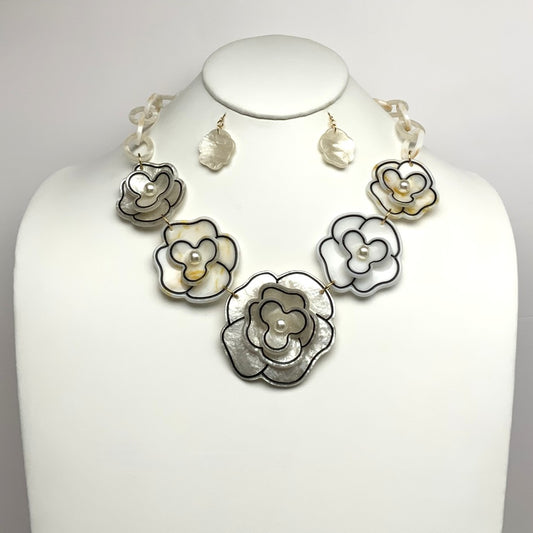 Lucite Link Flower Bib Style Necklace Set