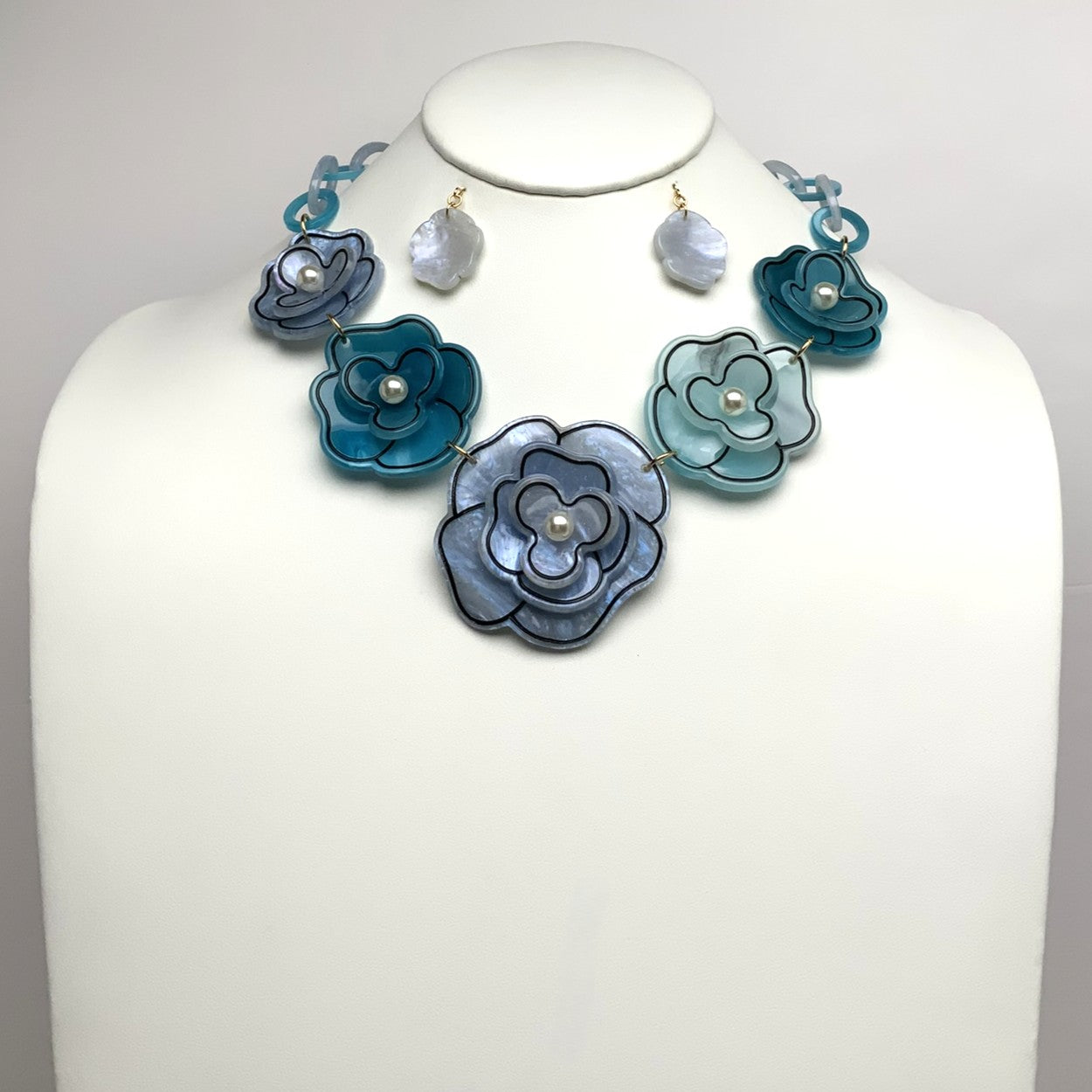 Lucite Link Flower Bib Style Necklace Set