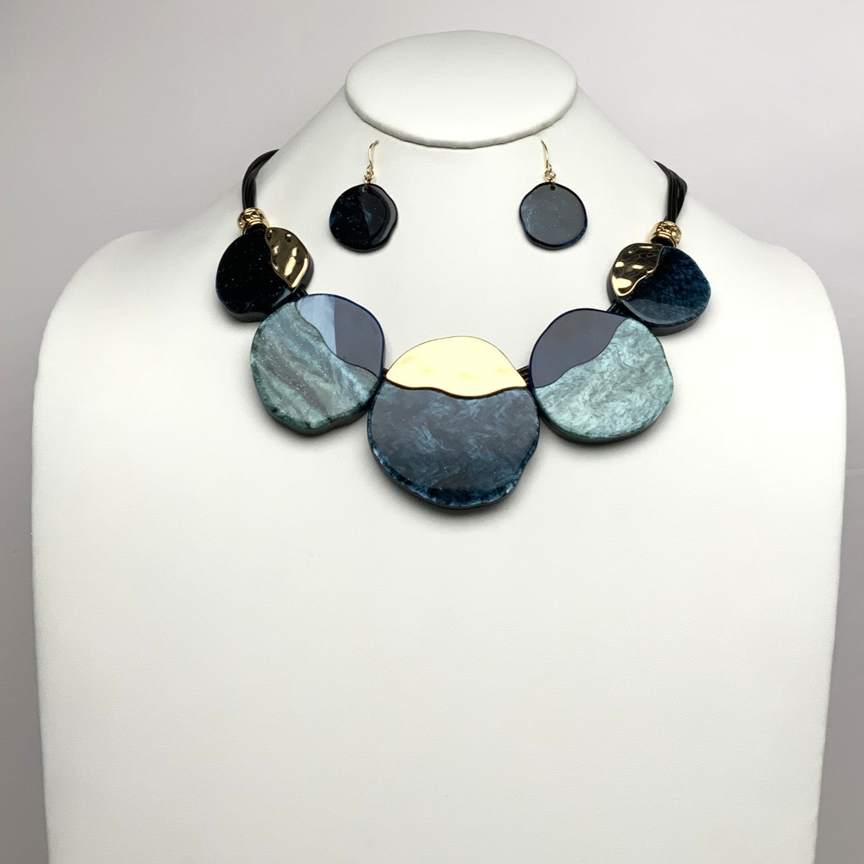 Split Lucite Circle Bib Style Necklace Set